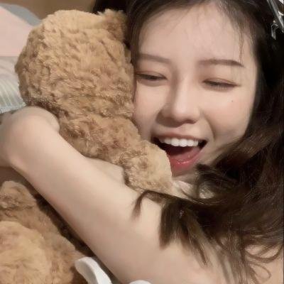 完蛋,我被她们包围了